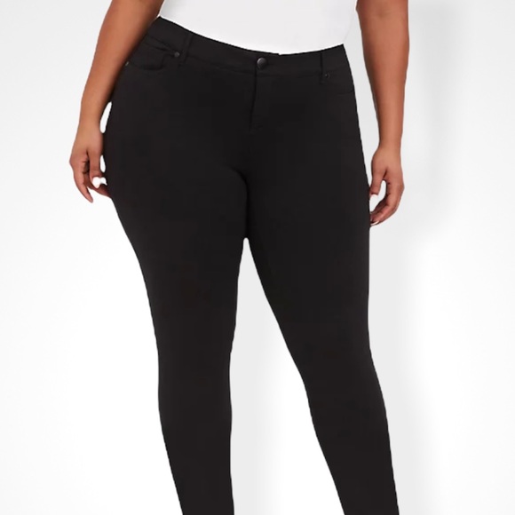 torrid Pants - Clear out sale! Torrid Luxe Ponte Crop Ankle Skinny Pants
